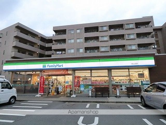コンビニ　ファミリーマート（コンビニ）まで705m