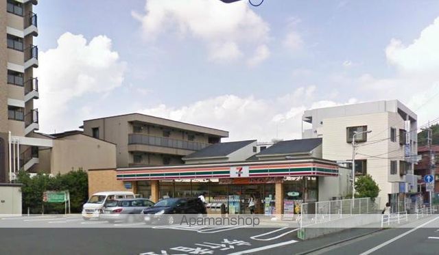 コンビニ　セブンイレブン（コンビニ）まで819m