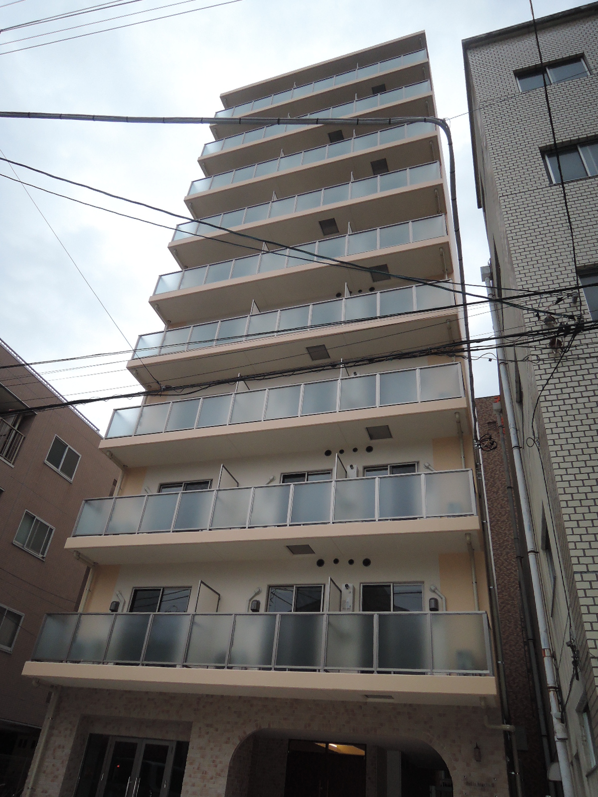 建物外観　ピッカピカ