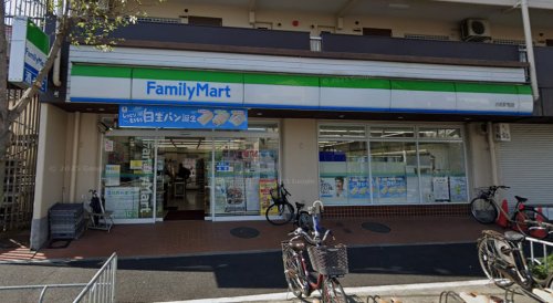 コンビニ　ファミリーマート 川名駅前店（コンビニ）まで322m