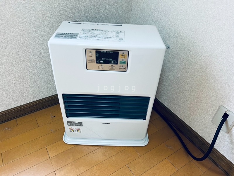 その他設備　冬はあったか石油ストーブです。
