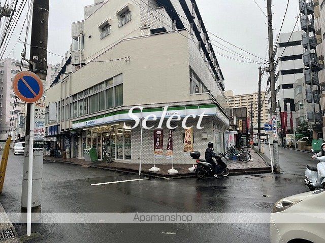 コンビニ　ファミリーマート（コンビニ）まで461m