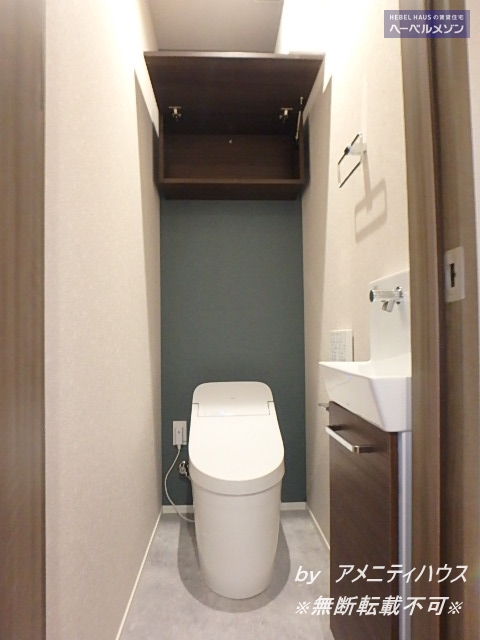トイレ　●手洗い付でスタイリッシュなトイレスペース。