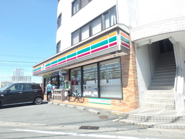 コンビニ　セブンイレブン海老名中央1丁目店（コンビニ）まで406m