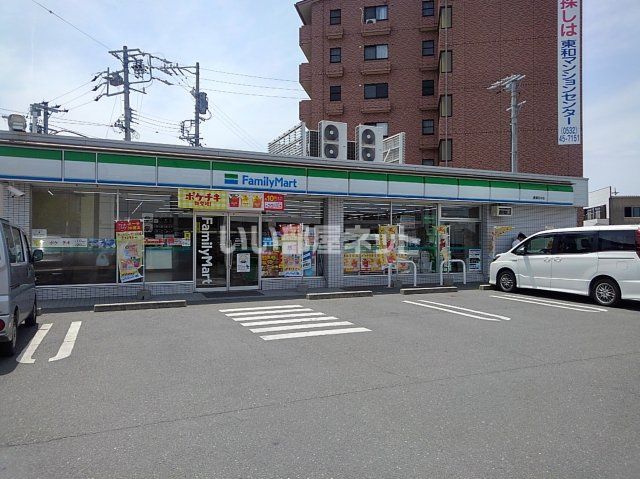 コンビニ　ファミリーマート 豊橋花中店（コンビニ）まで1043m