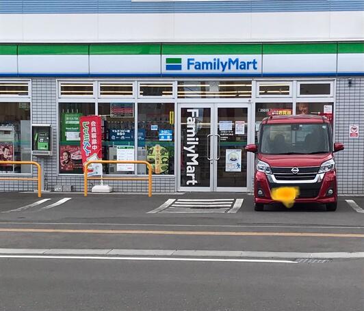 コンビニ　ファミリーマート札幌平岸3条店（コンビニ）まで213m