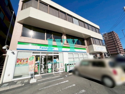 コンビニ　ファミリーマート 神明町二丁目店（コンビニ）まで320m