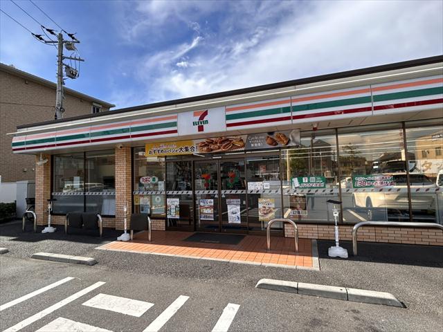 コンビニ　セブンイレブン（コンビニ）まで260m