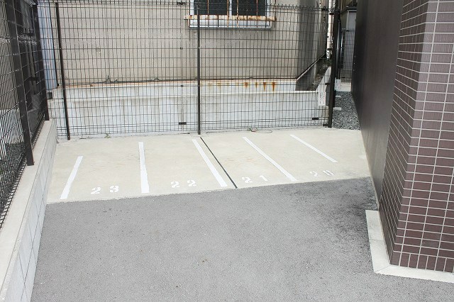 駐車場　バイク置場