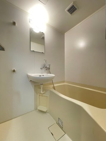バス・シャワールーム　※画像は同物件別室となります。