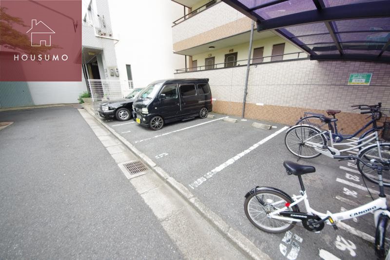 駐車場　駐車場があるので、車を買う予定の方も安心です