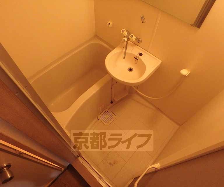 バス・シャワールーム　バスルームです。