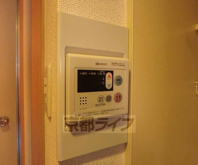 その他設備　給湯器リモコンです。