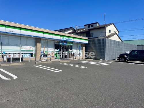 コンビニ　ファミリーマート 六輪店（コンビニ）まで1216m
