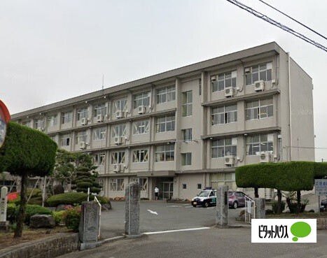 中学校　富士宮市立富士宮第四中学校（中学校）まで678m