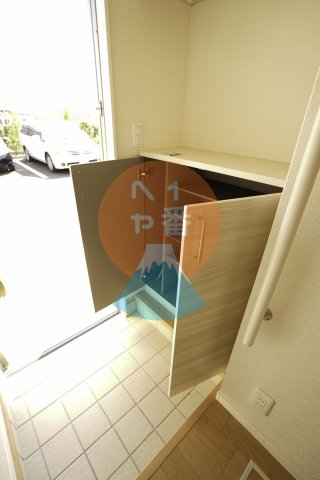 玄関　シューズボックス付きです