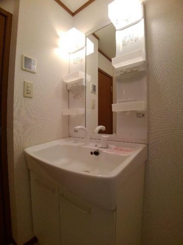 洗面設備　使いやすい洗面所です