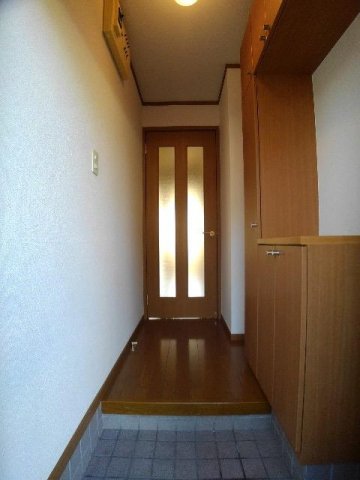 玄関　収納もある玄関です