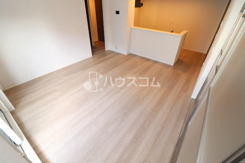 京阪本線 枚方公園駅 徒歩14分 3階建 築3年の居間写真