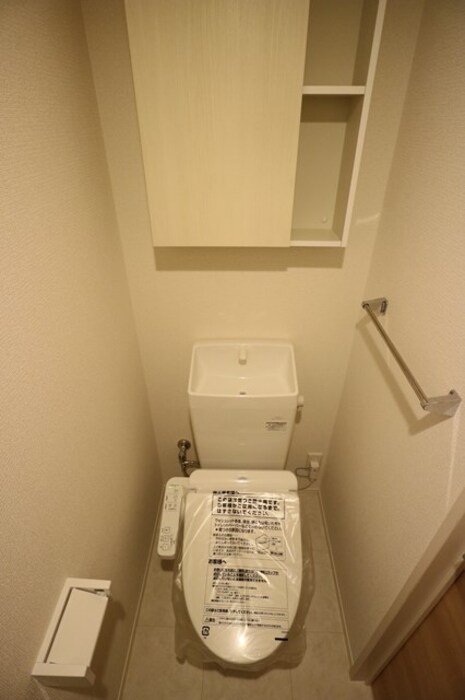 トイレ　温水洗浄便座付きのトイレです♪