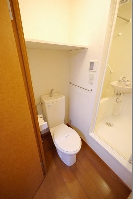 レオパレスグロリアスIIIのトイレ写真