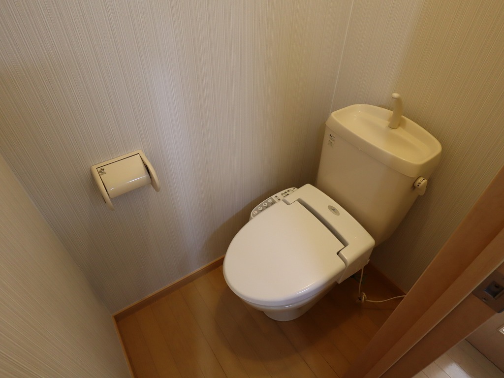 トイレ　癖になるウォシュレット完備