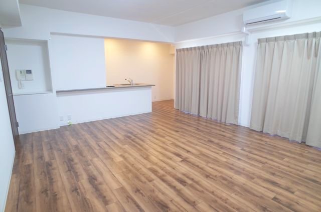 ブラゾーネ芦屋の居間写真