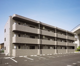建物外観　鉄筋コンクリート造り、南ベランダ日当たり良好です。