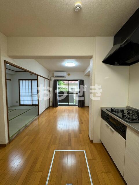 ＪＲ横須賀線 東戸塚駅 徒歩27分 4階建 築37年の居間写真