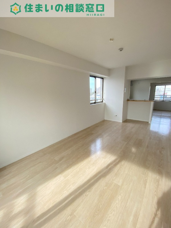 東岡崎Residenceの居間写真