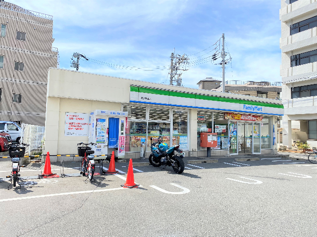 コンビニ　ファミリーマート（コンビニ）まで170m