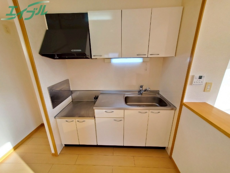 キッチン　別部屋参考写真です