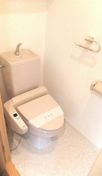 トイレ　嬉しい温水洗浄便座♪
