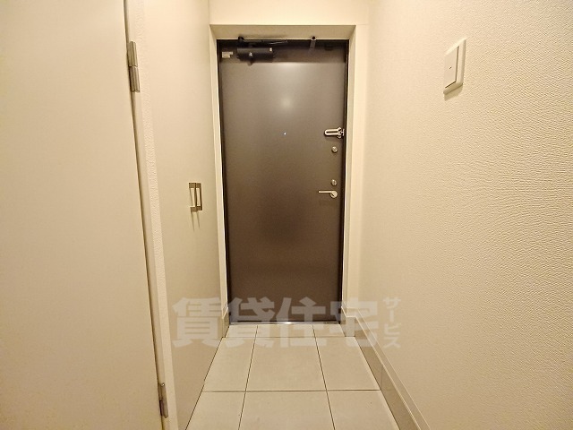 玄関　同マンション別間取り写真