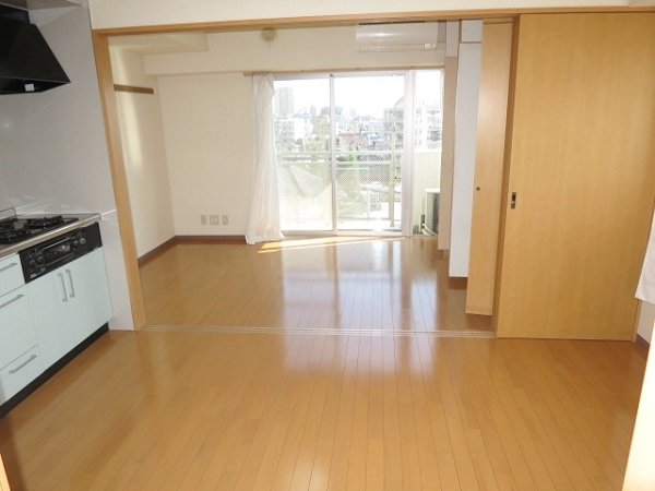クレストUの居間写真