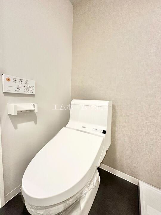 トイレ　温水暖房洗浄便座付トイレ