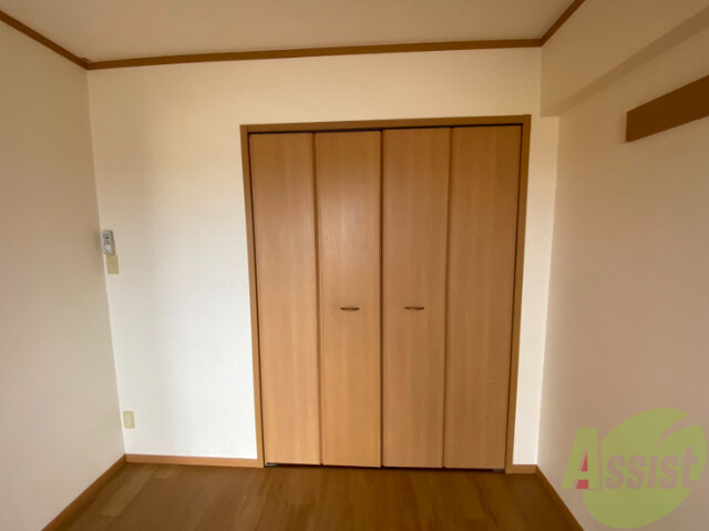 収納　収納はこちらのクローゼットをお使いください。