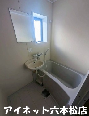 バス・シャワールーム　一日の疲れを癒してください。