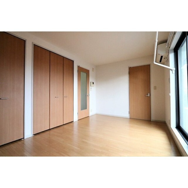 シャルム元住吉の居間写真