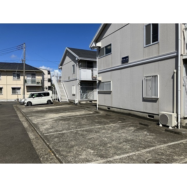 駐車場　敷地内に駐車場あり♪