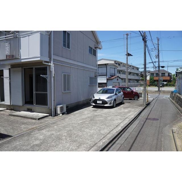 駐車場　敷地内に駐車場あり♪