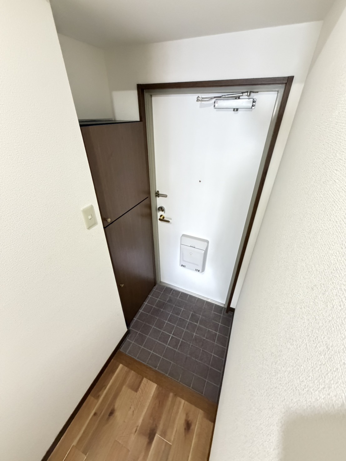 大観町Fビルの玄関写真