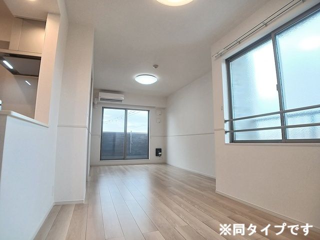 レゴリス ネオの居間写真