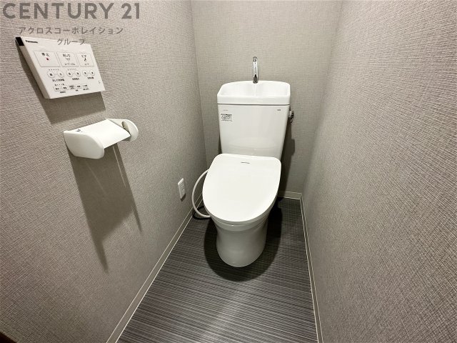トイレ　温水洗浄便座付きのトイレです♪