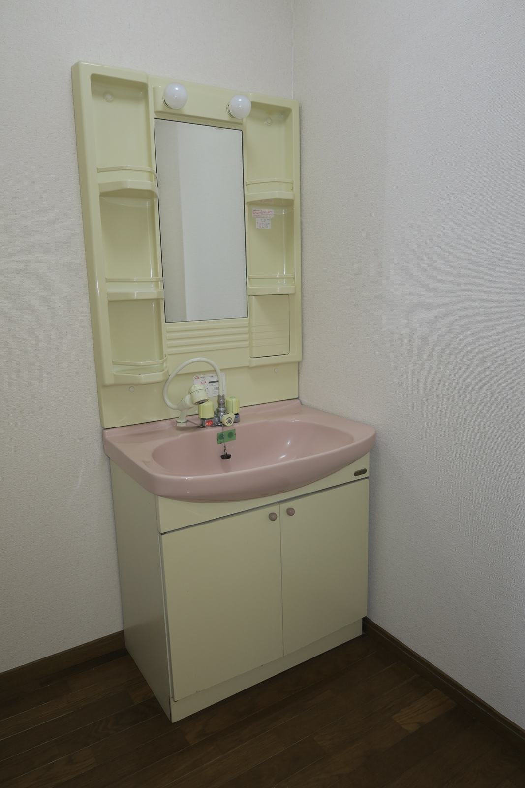 洗面設備　シャワー付き洗面台