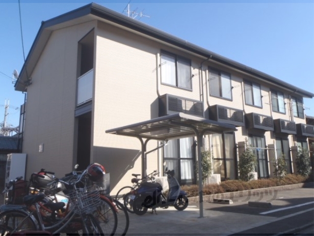 京都市北区紫野泉堂町のアパートの建物外観