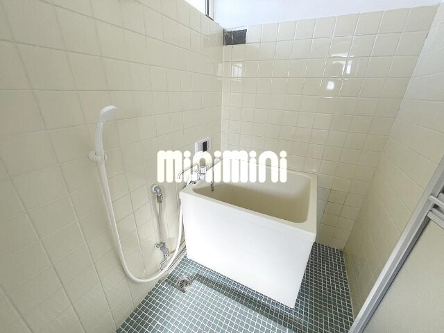 バス・シャワールーム　バランス釜タイプのお風呂です。