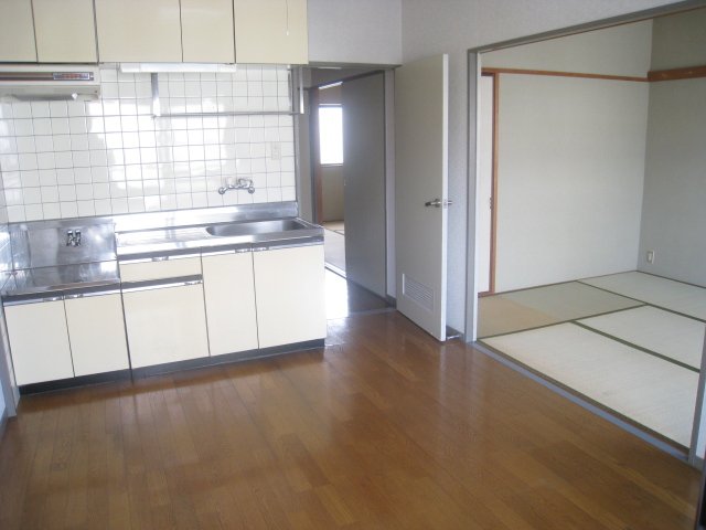 居室・リビング　同物件別号室の写真