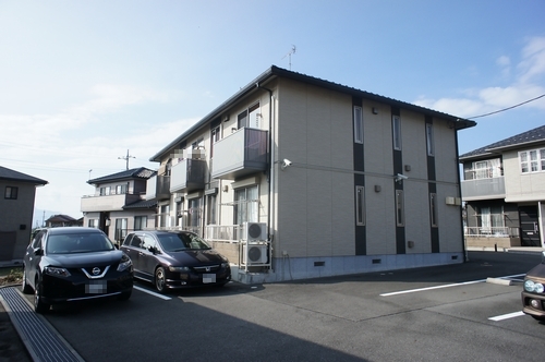 前橋市富士見町小暮のアパートの建物外観