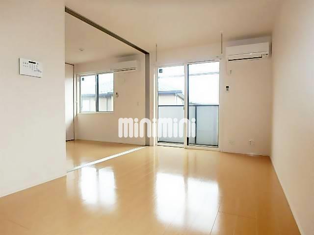 居室・リビング　明るい雰囲気のリビングです。